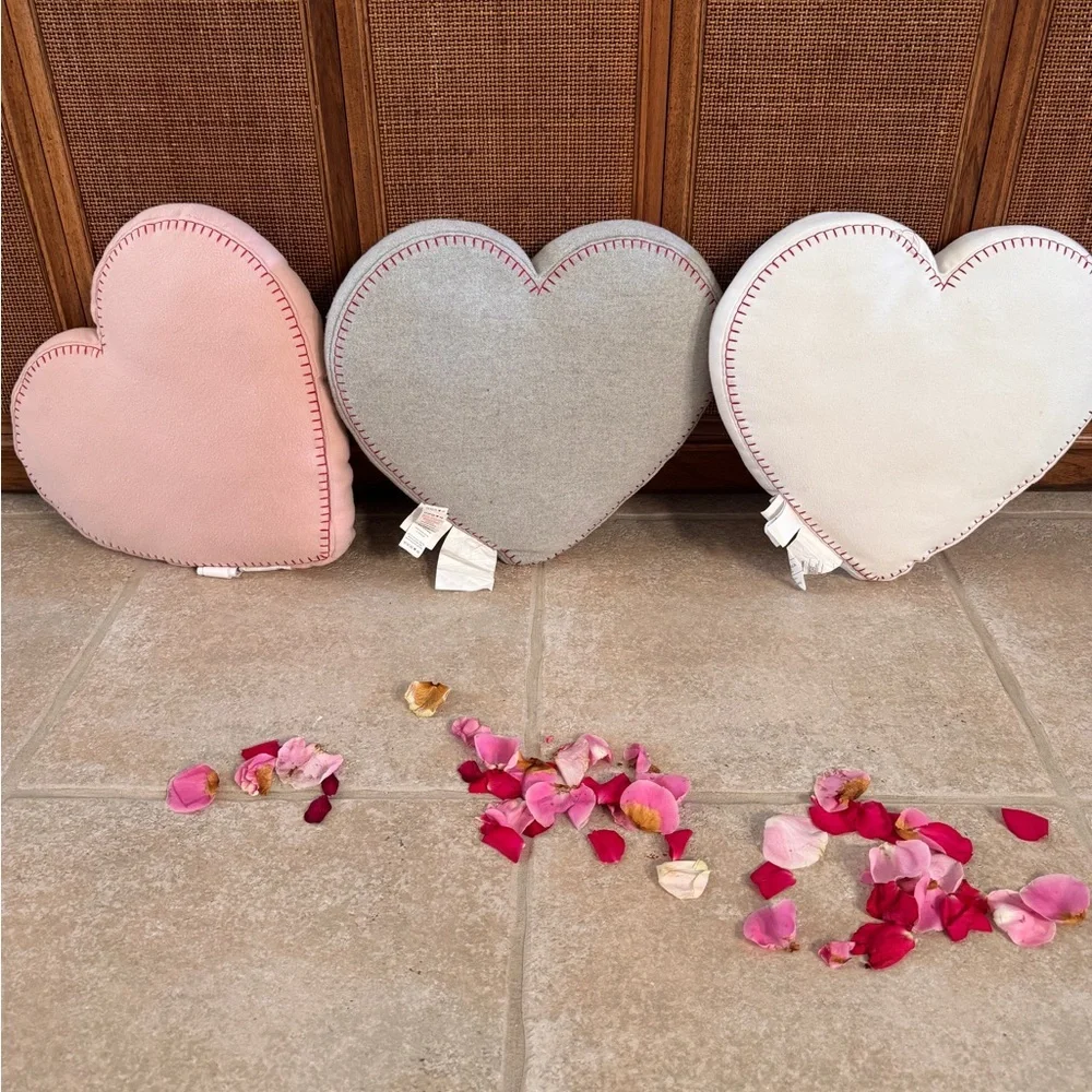 Valentine Candy Heart Shaped Love U Be Mine Kiss Me Message Novelty Pillow Set